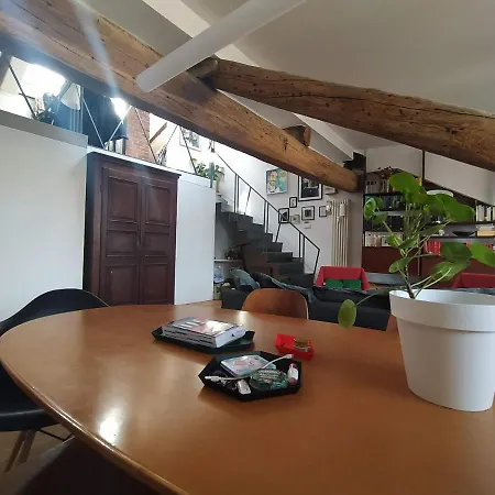 Mavi's Attic Апартаменты